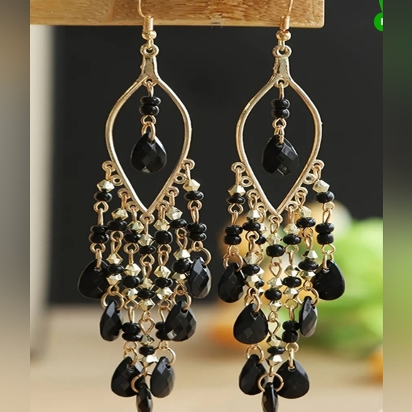 Hollow Leaf Black Dangle Earrings - Picture 6 of 6